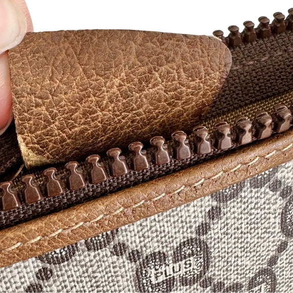 Authentic GUCCI Plus GG Monogram Tan Canvas & Leather Toiletry Clutch Bag Pouch - Picture 12 of 14